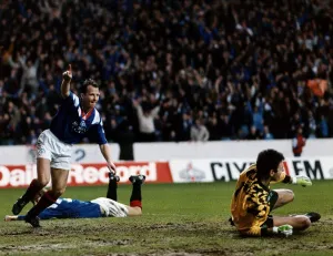 Trevor Steven footballer Rangers FC scores winner in derby league match agianst Celtic