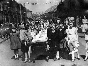 00661 Collection: Trinity Street, North Shields, Victory Tea for VE Day. Children were supplied with