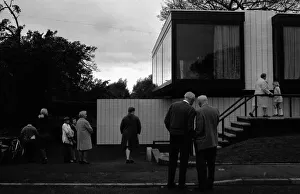 Trippers and fans looking round George Bests luxury home in Blossom Lane, Bramhall