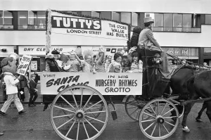 Carriage Prints: Tuttys Santas parade from Reading railway station to Tutty