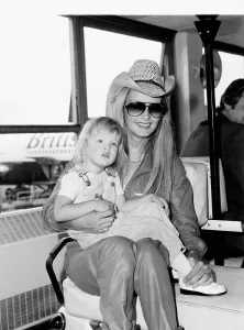 And Child Prints: Twiggy actress with her daughter Carly arriving at Heathrow Airport from LA. June 1981