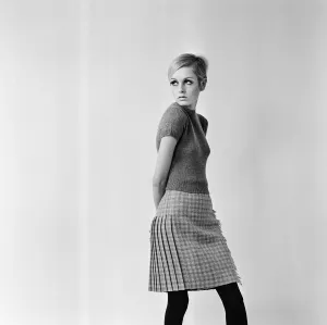 01007 Prints: Twiggy - (born Leslie Hornby, and married name Leslie Lawson)