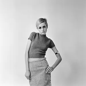 01007 Prints: Twiggy - (born Leslie Hornby, and married name Leslie Lawson)