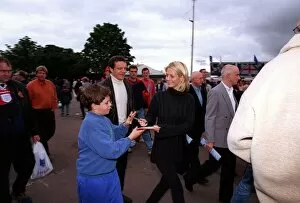 Images Dated 10th October 1998: Ulrika Jonsson TV Presenter October 98 At wembley to see England play Bulgaria