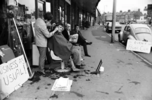 Unusual / Humour: Outdoor Haircuts: Docker Joe White having a haircut