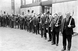 00048 Prints: Unusual / Men / Marching: Garden Spades'on parade in the city