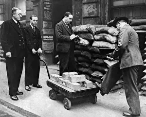 Money Prints: Unusual sight in Birmingham when half of ton of solid gold bars were transported