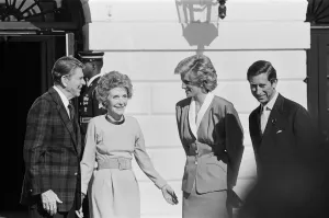01152 Prints: USA President Ronald Reagan and his wife Nancy welcome Princess Diana