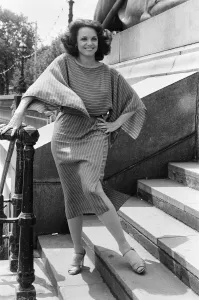 01329 Prints: Valerie Harper, American actress and star of TV Series Rhoda, photocall in London