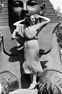 01329 Prints: Valerie Harper, American actress and star of TV Series Rhoda, photocall in London