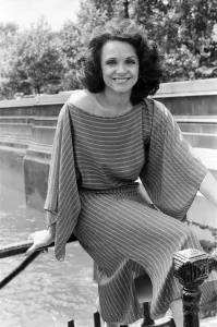 01329 Prints: Valerie Harper, American actress and star of TV Series Rhoda, photocall in London