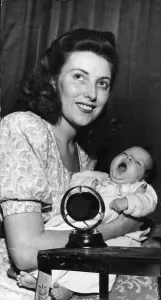 1946 Prints: Vera Lynn shows off her recently born daughter Virginia