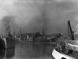 Docks Prints: Victoria Fishing Co Ltd Hull sidewinder trawler Olvina (H139