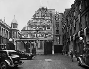 Places Prints: View of Geraldine House, headquarters of the Daily Mirror newspaper in Fetter Lane