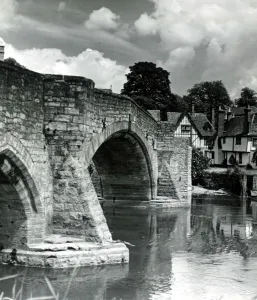 View showing an old bridge crossing the river Medway in the village of Aylesford