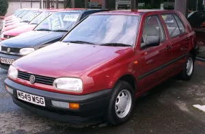 Volkswagen GOLF MKIII April 1998 Forecouert of garage dealers