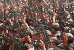 Infantry Prints: Volunteer Reserve Army in Iraq May 1998 crowds of soldiers with guns raised