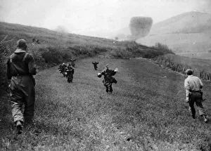 01456 Prints: Waiting for the American 1st Army to reach their positions near Eisborn
