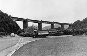 01202 Prints: Walnut Tree Viaduct, a railway viaduct located above the southern edge of the village of