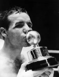 00200 Prints: Walter McGowan kisses title trophy after win London 1966 beating Salvatore Burruni