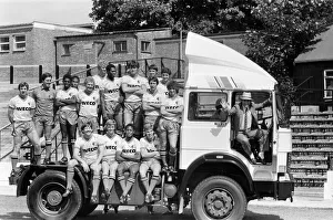 01080 Prints: Watford FC chairman Elton John with Watford football team at a photocall