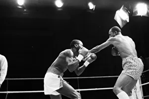 WBC and IBF, welterweight title fight between Lloyd Honeyghan and Johnny Bumphus
