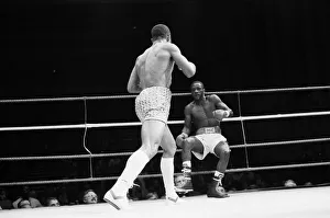 01130 Prints: WBC and IBF, welterweight title fight between Lloyd Honeyghan and Johnny Bumphus