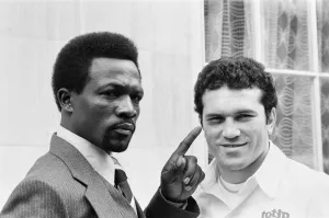 01143 Prints: WBC World Super Welterweight champion Maurice Hope (left