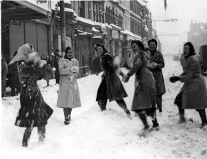 Weather - Cardiff - January 1945 - Young women enjoy a snowball fight in St Mary Street