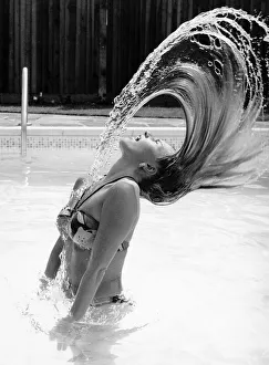 Weather hot 82 degrees in London Model Dee Ivans in swimming pool hottest May 3 since