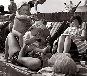 Weather - Hot Sunny Sunbathing Children Playing in the Sun - 2 babies sitting