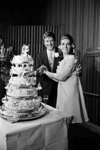 00945 Prints: The wedding reception of Roger Moore and Luisa Mattioli at the Royal Garden Hotel