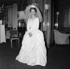 01008 Prints: The wedding of William Roache and Anna Cropper at St Johns Wood Church