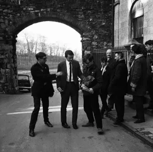 Welsh Nationalists outside Caernarfon Crown Court, Caernarfon, Gwynedd, Wales