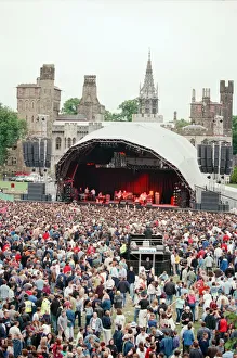 00954 Prints: Welsh rock band Stereophonics performing at Cardiff Castle. 12th June 1998