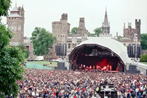 00954 Prints: Welsh rock band Stereophonics performing at Cardiff Castle. 12th June 1998