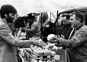 00879 Collection: West Derby Road Market, Liverpool, 12th April 1986. Liverpool Councillor Vinnie Wagner