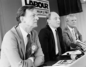 01381 Collection: West Derbyshire by-election. Labour candidate William Moore with leader Neil Kinnock