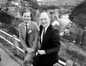 01381 Prints: West Derbyshire by-election. Labour candidate William Moore with leader Neil Kinnock