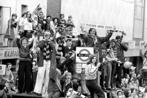 West Ham fans try to get a good view above the crowds during the West Ham victory parade