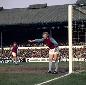 00230 Prints: West Ham United footballer Bobby Moore shouts instructions to teammates during the league