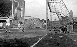 00238 Prints: West Ham versus Manchester United - Harry Gregg ends up in the goal after Musgrove (no