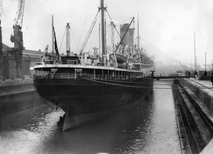 Docks Prints: The White Star liner Albertic'docking in the Gladstone Graving Dock