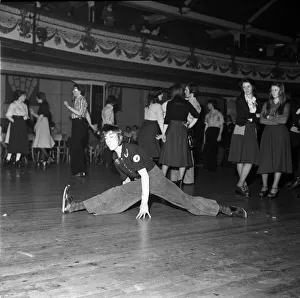Wigan Casino Dancers 1975 dancing Northern Soul doing splits