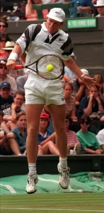 WIMBLEDON 1996 DAY 4 MARK PETCHEY PLAYING CEDRIC PIOLINE 28 / 06 / 1996