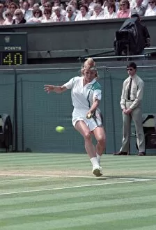 Images Dated 30th June 1988: Wimbledon. Semi Final Navratilova v. Evert. June 1988 88-3518-079