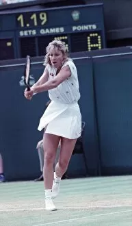 Images Dated 30th June 1988: Wimbledon. Semi Final Navratilova v. Evert. June 1988 88-3518-045