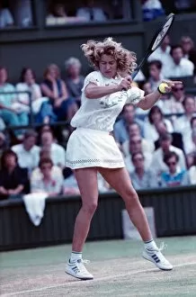 Images Dated 30th June 1988: Wimbledon. Semi Final Navratilova v. Evert. June 1988 88-3518-063