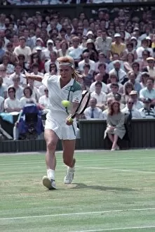 Images Dated 30th June 1988: Wimbledon. Semi Final Navratilova v. Evert. June 1988 88-3518-072