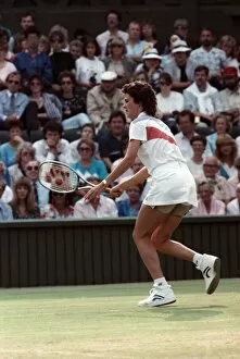 Images Dated 30th June 1988: Wimbledon Semi Final. Steffi Graf v. Pam Sheiver. June 1988 88-3518-019
